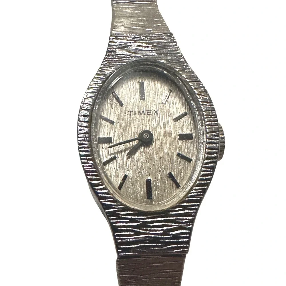 Vintage Timex Ladies Silver Tone Bark Textured Band‎ Oval Watch